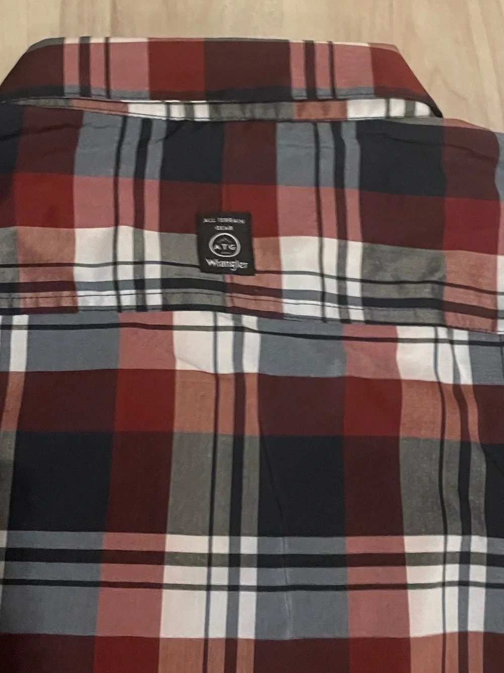 Wrangler ATG Plaid Button Up Shirt Men’s Size XL Navy Maroon Hike to Fish UPF 30